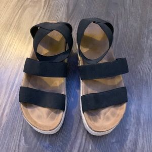 BLACK PLATFORM SANDAL